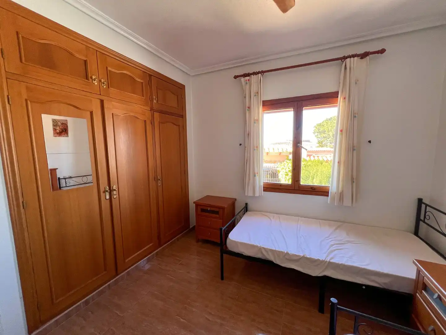 Habitación de Casa adosada en venta en Torrevieja con Aire acondicionado, Calefacción y Jardín privado