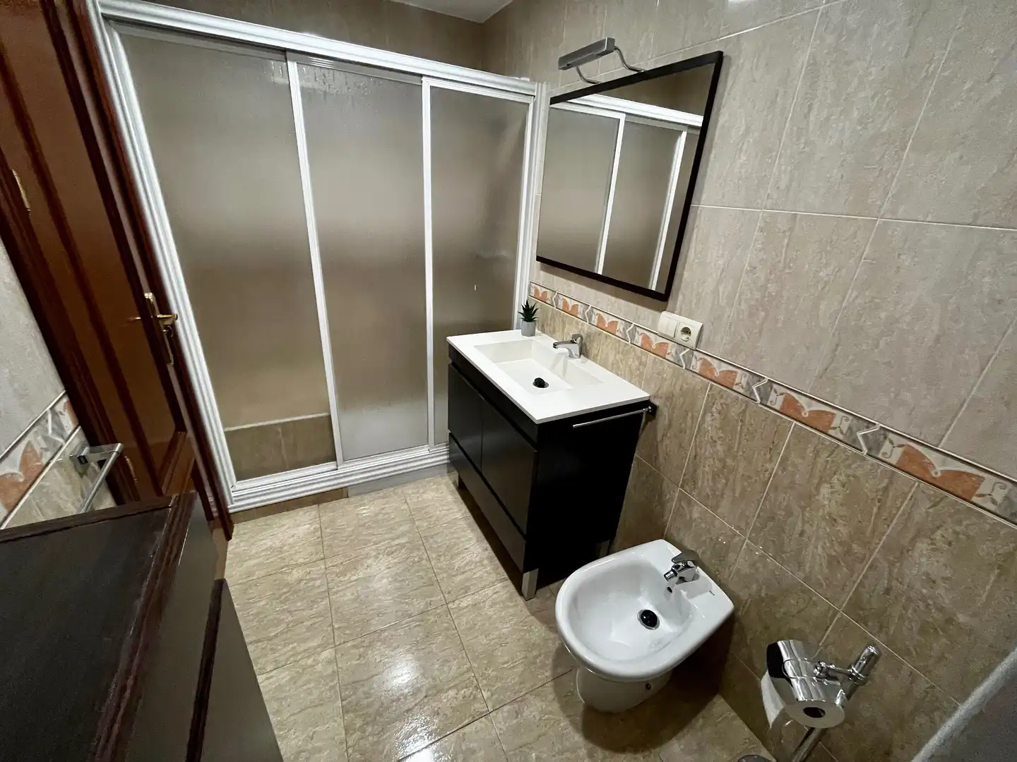 Baño de Piso de alquiler en Granada con Aire acondicionado, Terraza y Amueblado