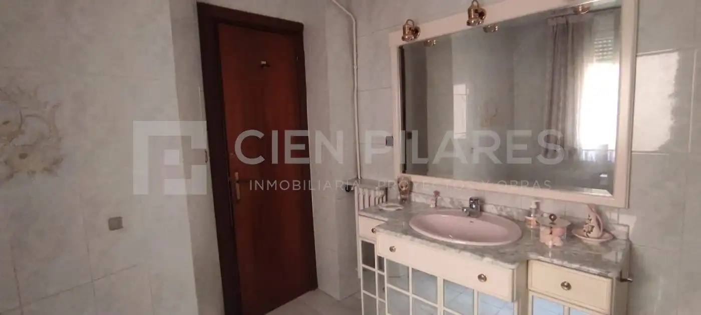 Bathroom of Flat for sale in  Logroño