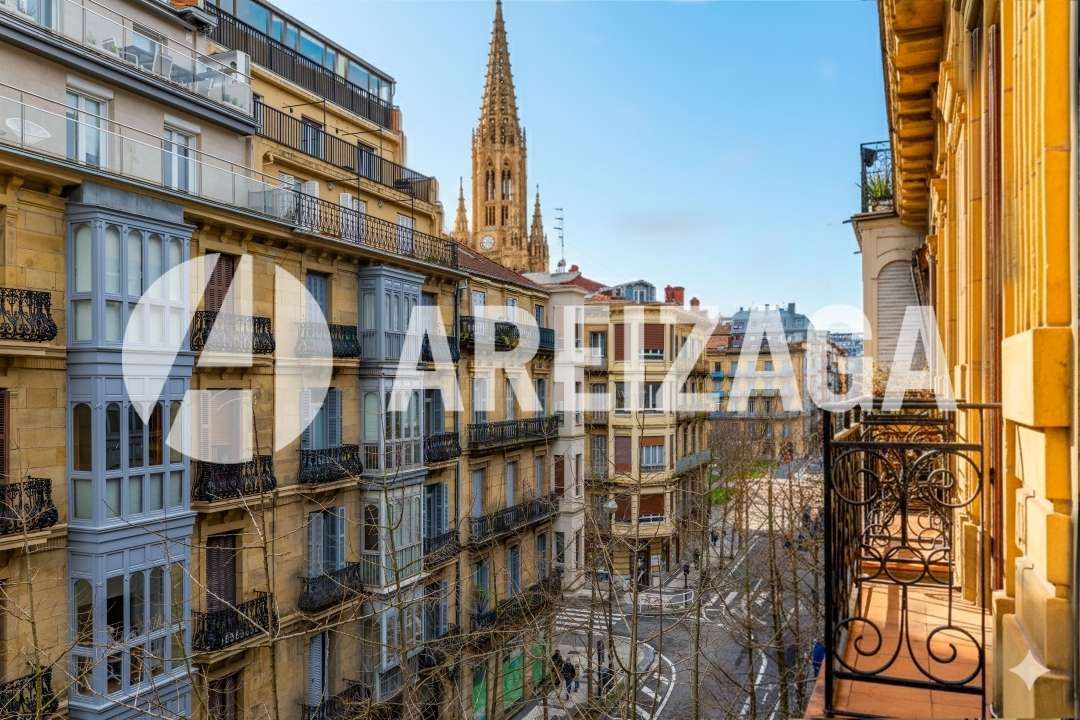 Exterior view of Flat for sale in Donostia - San Sebastián   with Heating and Balcony