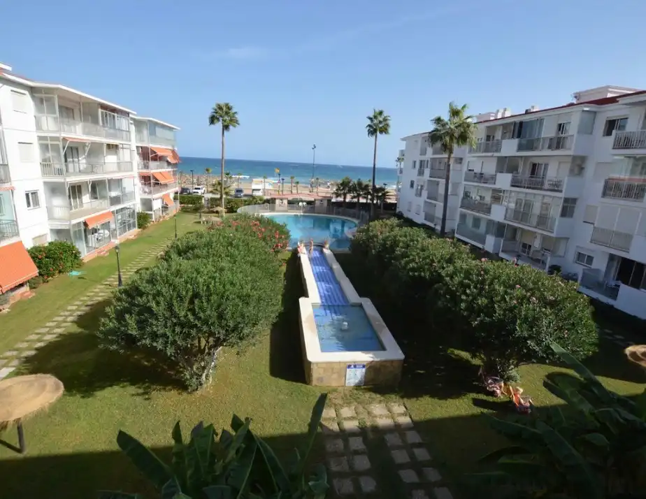 Flat with pool for sale in Playa de los Boliches