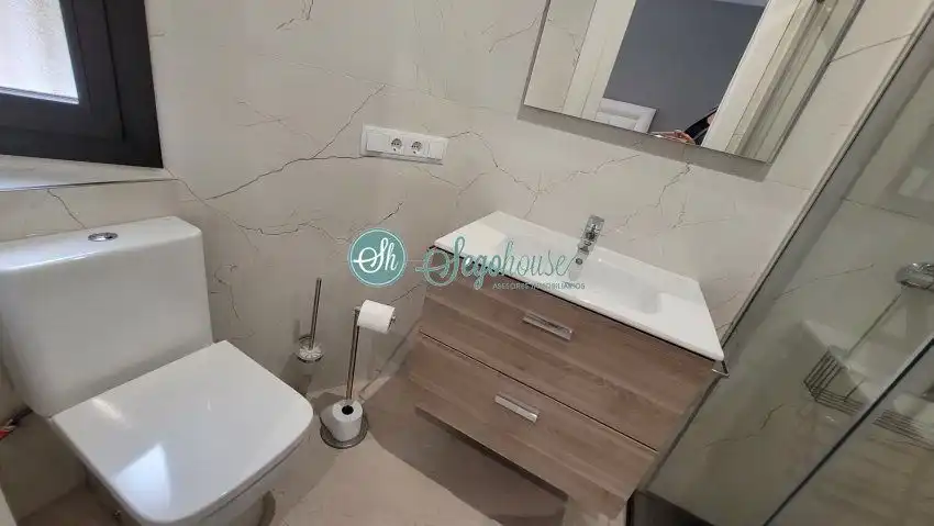 Baño de Piso de alquiler en Segovia con Aire acondicionado, Calefacción y Terraza