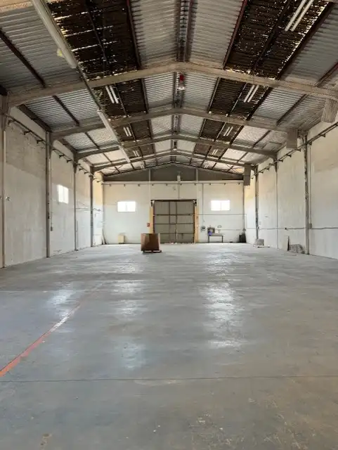 Nau industrial de lloguer a Silla