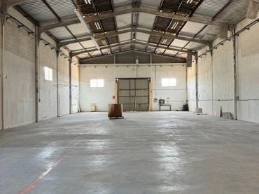 Industrial building to rent in Silla