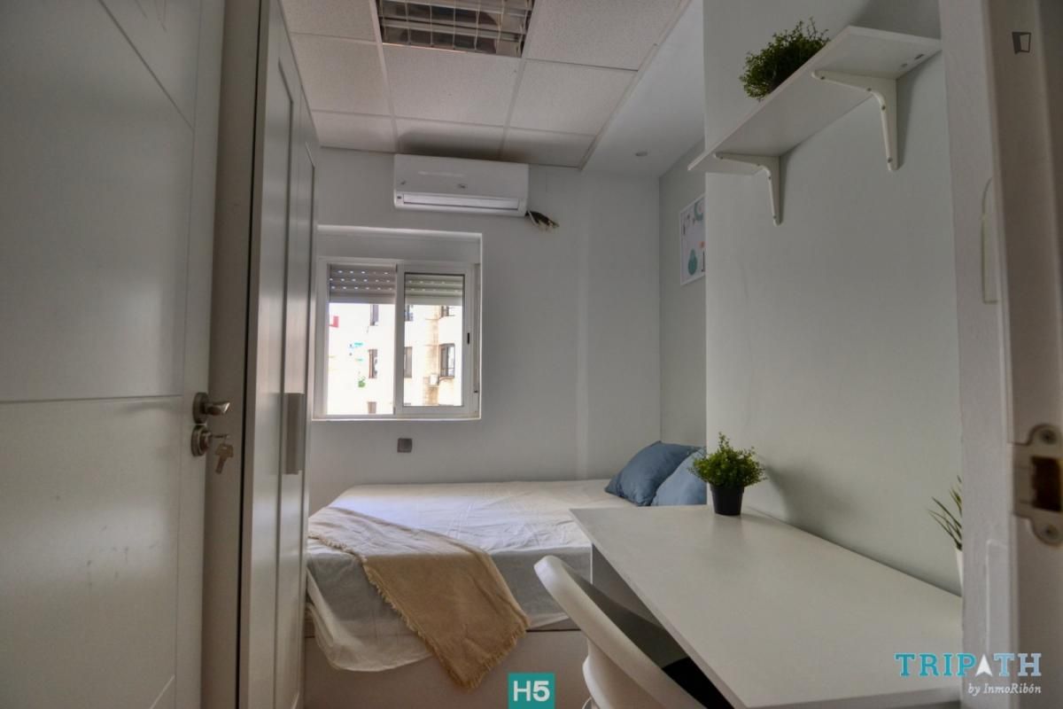 Dormitori de Apartament per a compartir en  Madrid Capital amb Aire condicionat, Calefacció i Moblat