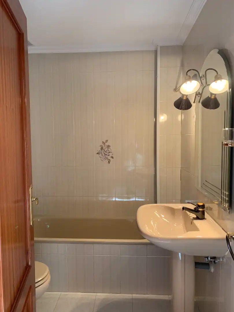 Bathroom of Houses for sale in Plasencia  with Air Conditioner, Heating and Terrace