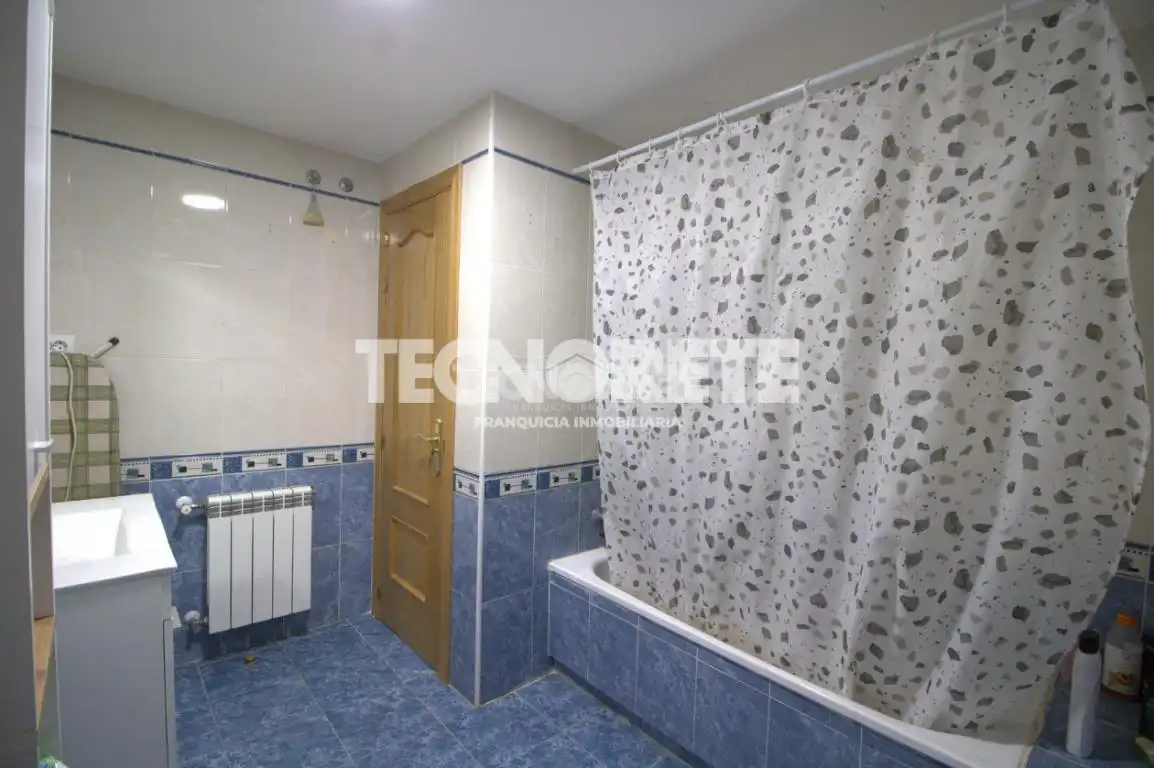 Casa adosada en venta en Calle Zurbarán, Las Ventas de Retamosa
