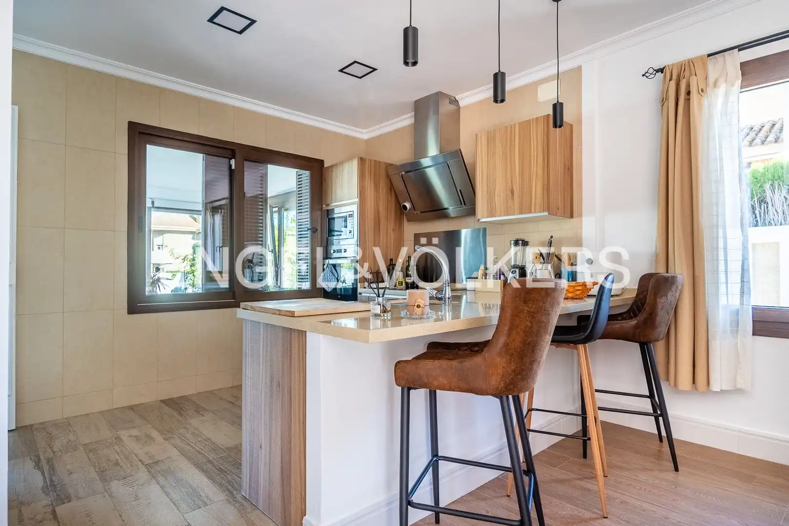 Kitchen of Houses for sale in Valencina de la Concepción  with Air Conditioner, Heating and Private garden