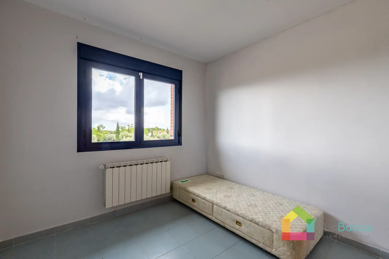 Habitación de Casa adosada en venta en Burguillos de Toledo con Calefacción, Jardín privado y Terraza