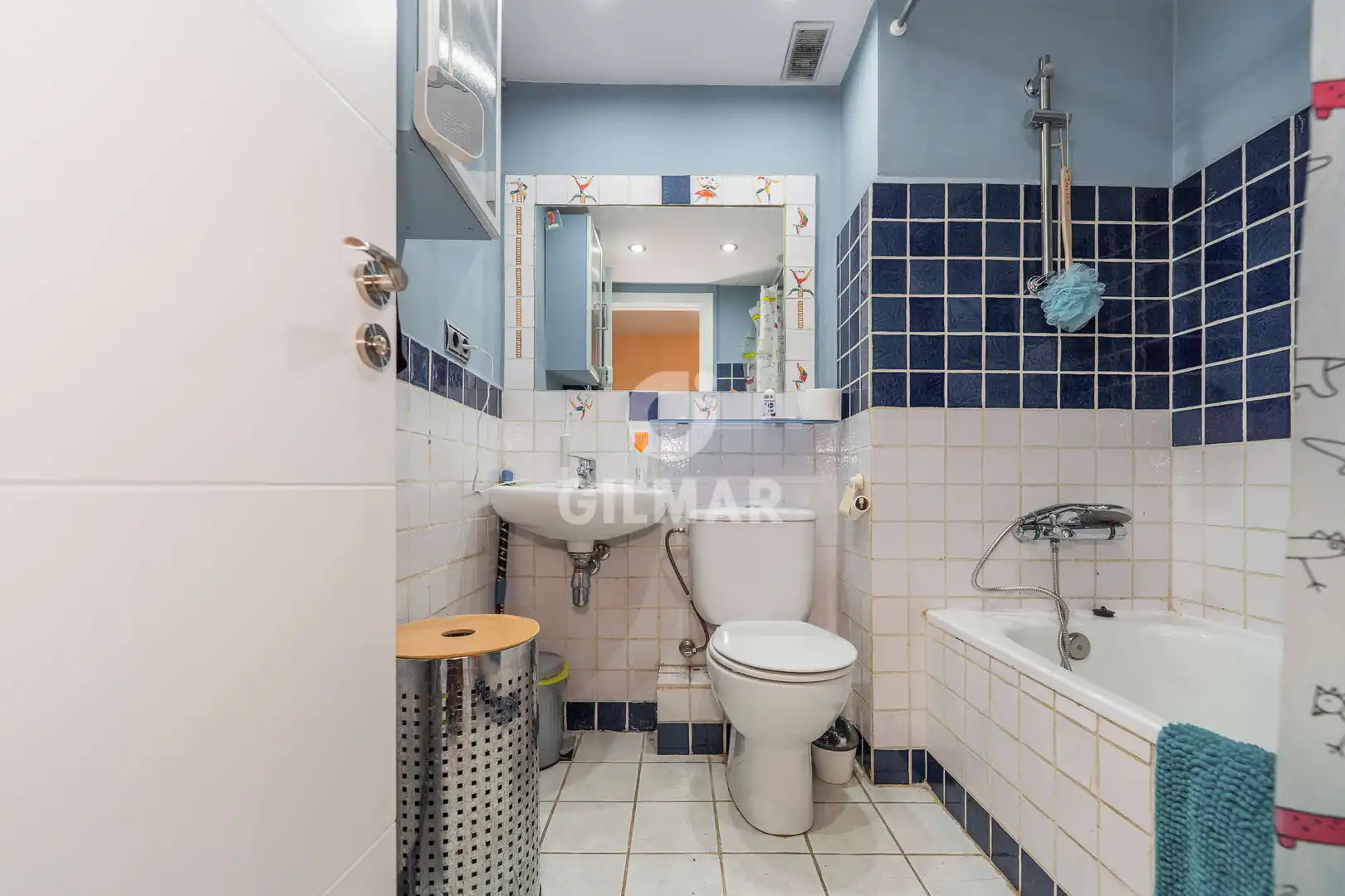 Baño de Casa adosada en venta en Madrid con Calefacción, Jardín privado y Piscina