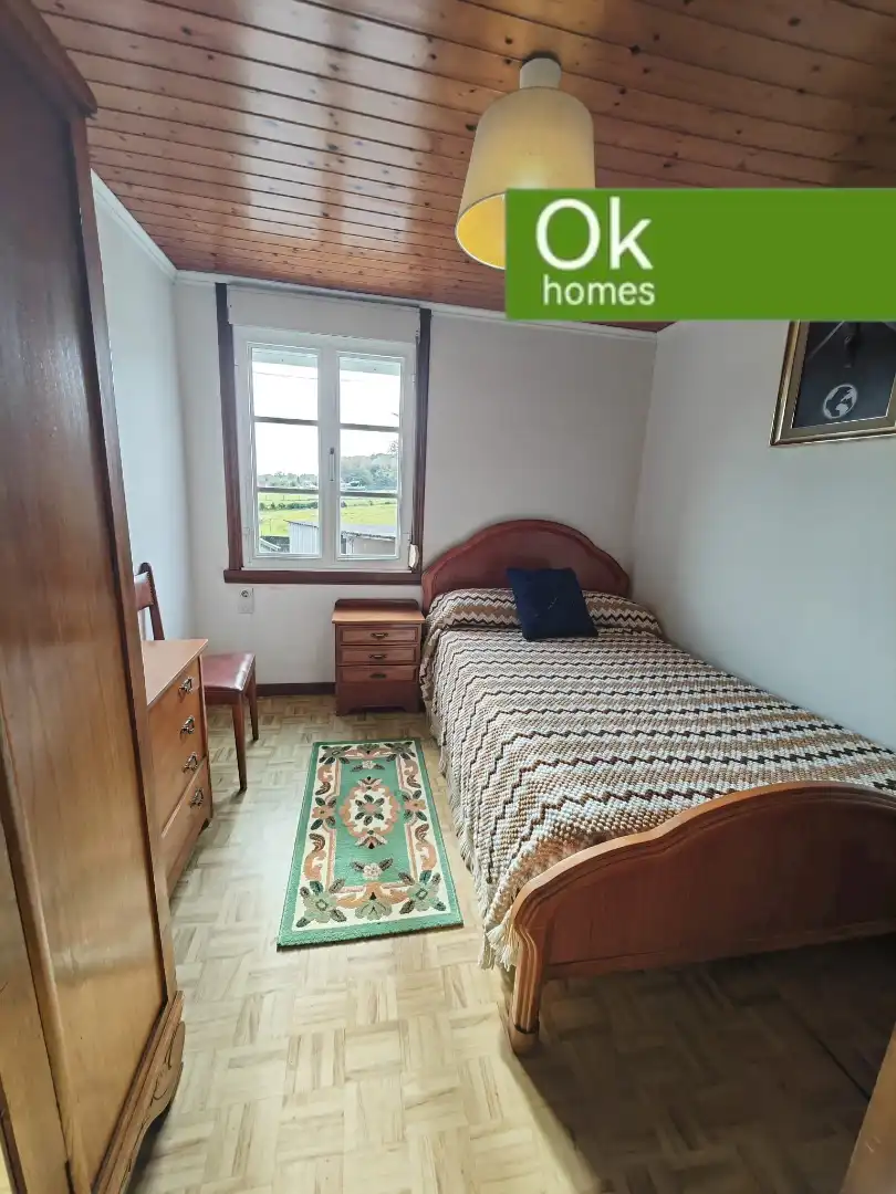 Habitación de Casa adosada de alquiler en Curtis con Calefacción, Trastero y Amueblado