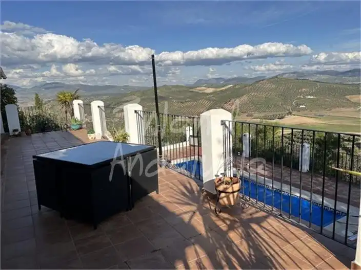 Casa rústica amb piscina en venda a Alcalá la Real
