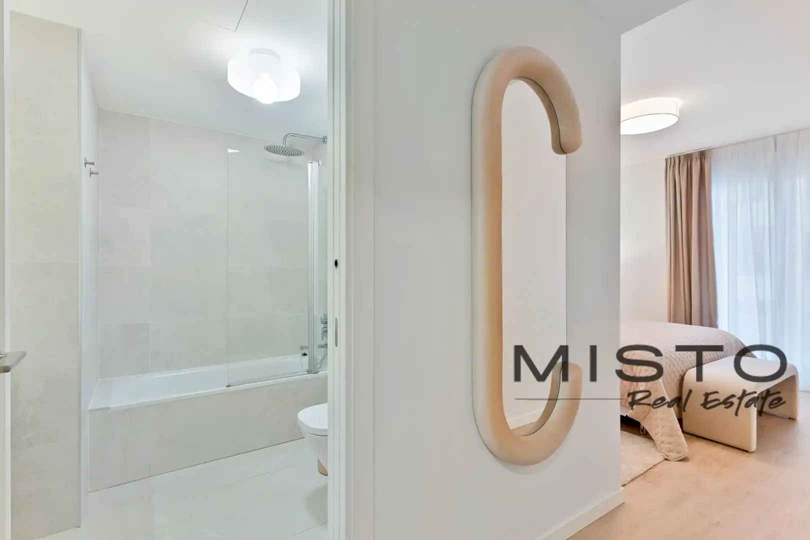 Bathroom of Flat for rent in Nueva Andalucía