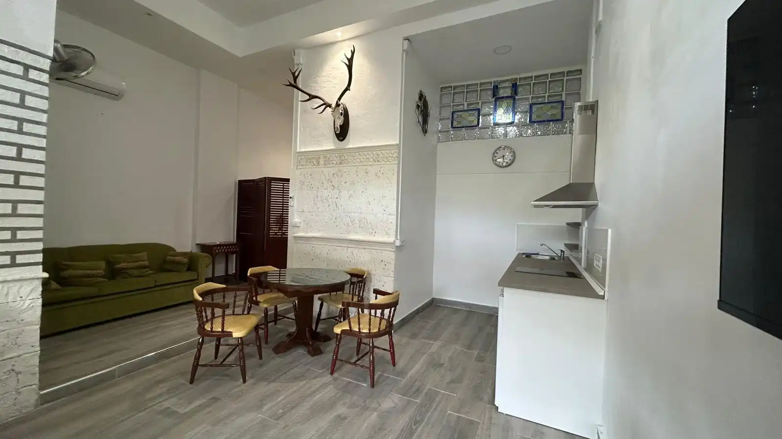 Dining room of Apartments for rent in  Sevilla Capital  with Air Conditioner, Heating and Furnished