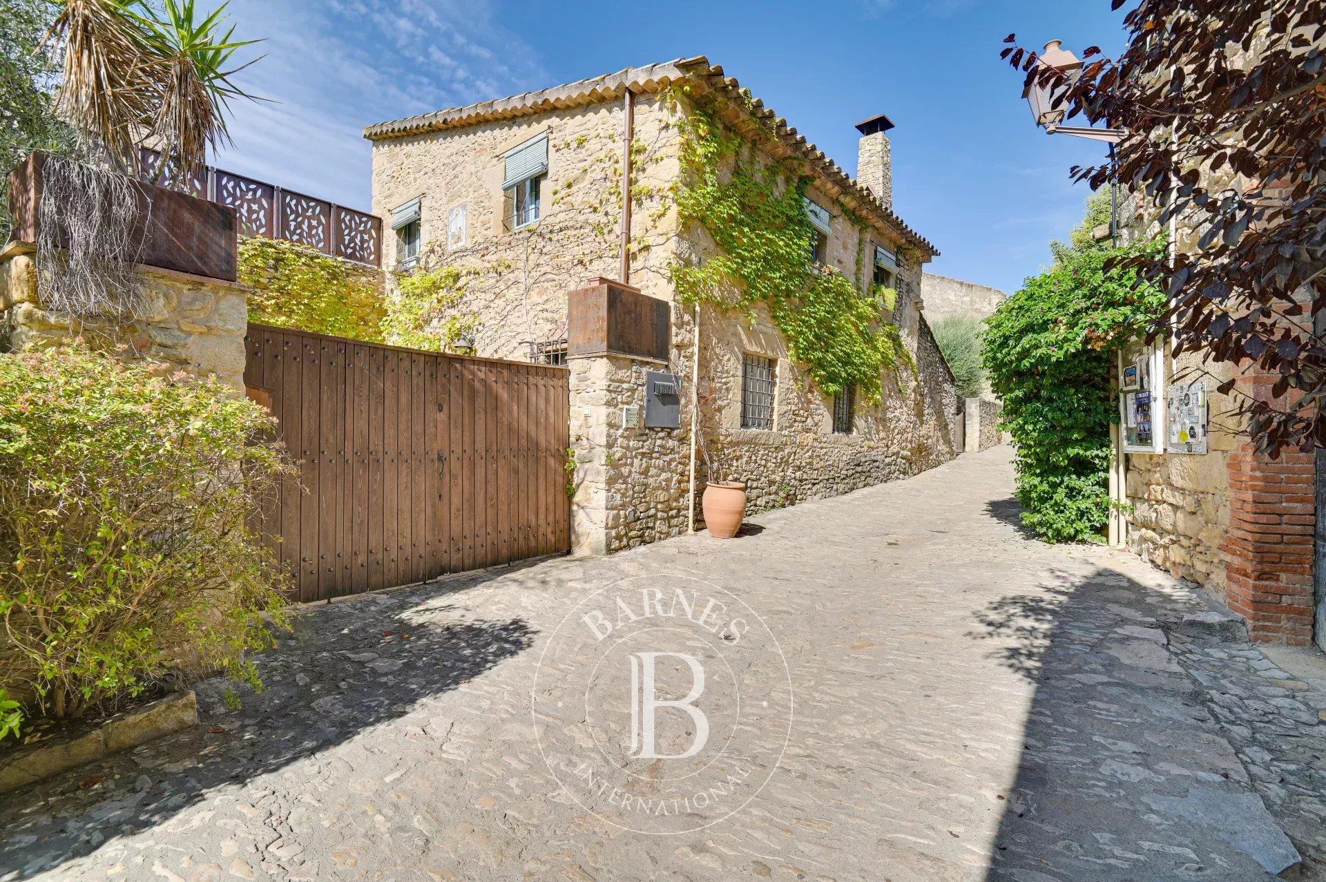 Vista exterior de Finca rústica en venda en Forallac amb Aire condicionat, Calefacció i Moblat