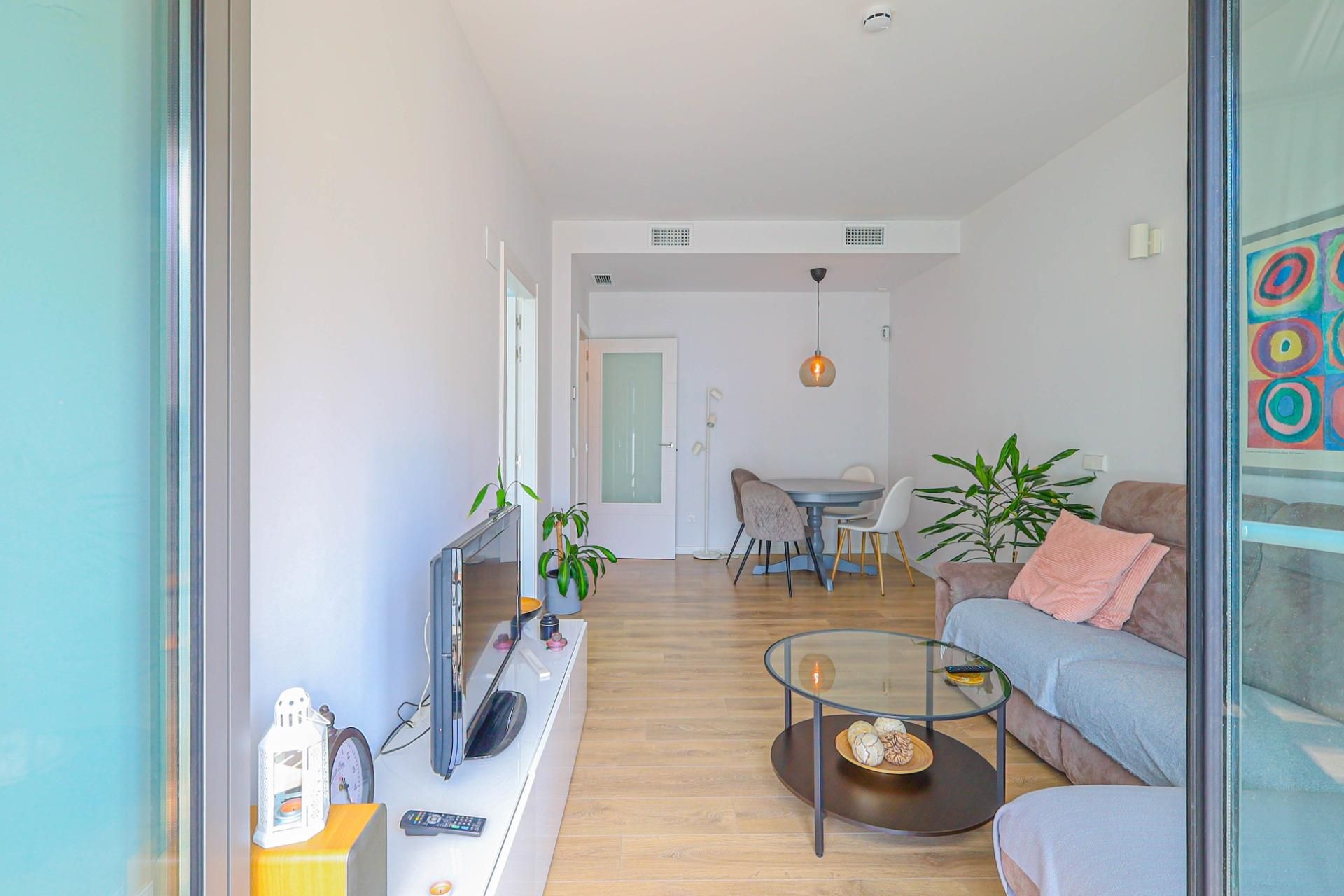 Living room of Flat for sale in L'Hospitalet de Llobregat  with Heating, Parquet flooring and Terrace