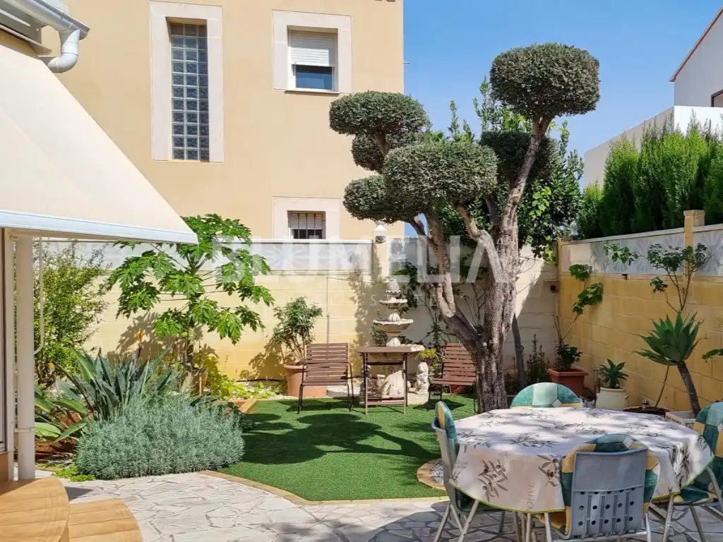 Casa con jardín en venta en Calle Afrodita, imagen 3