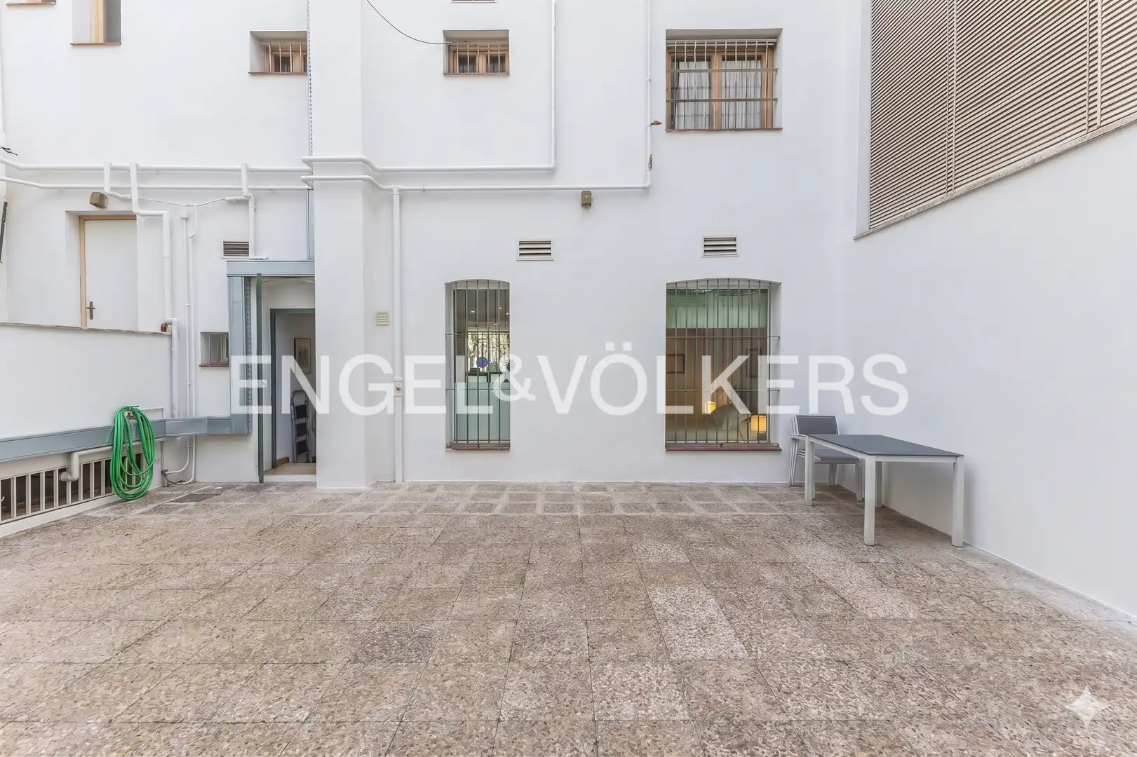 Vista exterior de Planta baixa de lloguer en Madrid amb Aire condicionat, Calefacció i Jardí privat