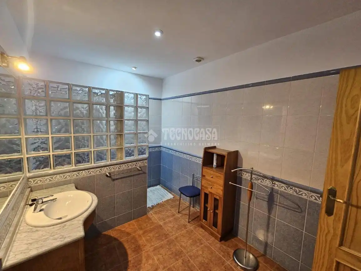 Detached homes for sale in El Puente del Arzobispo  with Heating