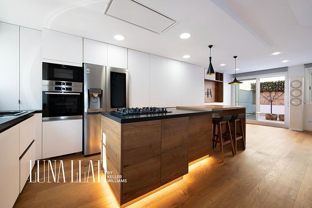Kitchen of Single-family semi-detached for sale in Castelldefels  with Air Conditioner, Heating and Parquet flooring