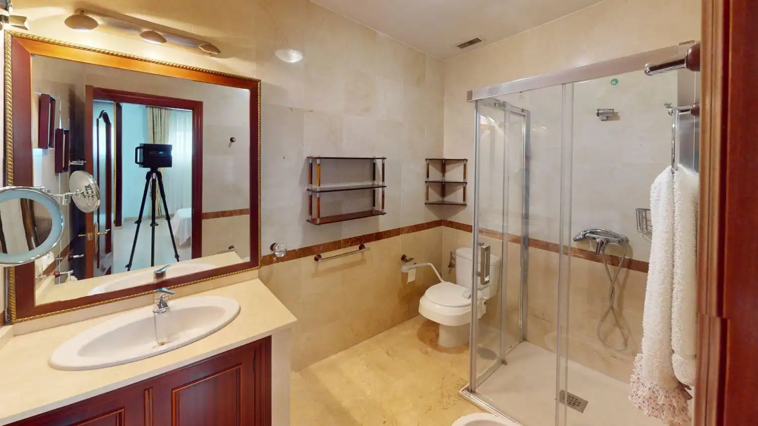Bathroom of Flat for sale in Sevilla  with Air Conditioner, Heating and Balcony