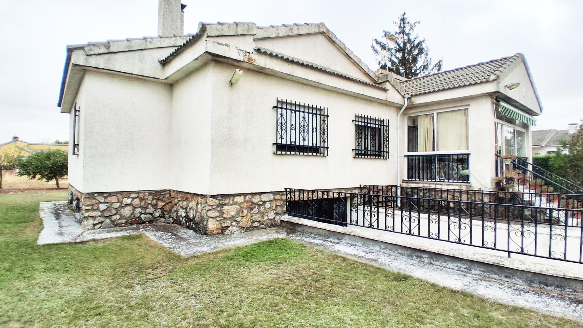 Vista exterior de Casa o chalet en venta en Castellanos de Villiquera con Calefacción, Trastero y Piscina