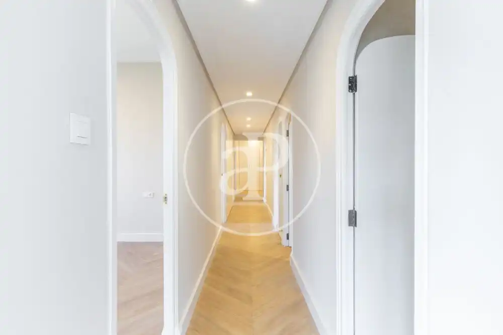 Flat for rent in Valencia  with Air Conditioner, Heating and Balcony