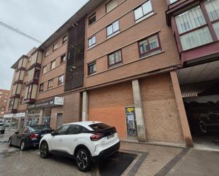 Vista exterior de Local en venda en  Madrid Capital