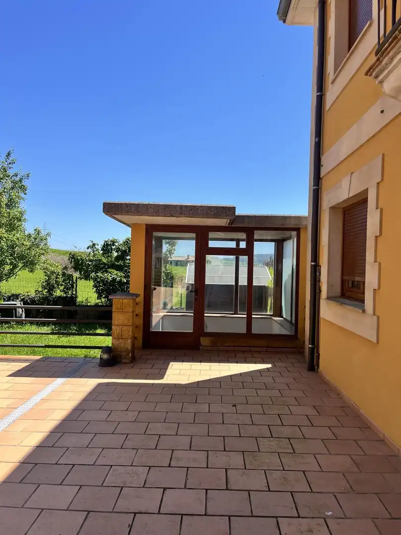 Terrassa de Casa adosada en venda en Penagos amb Calefacció i Jardí privat