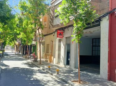Local comercial de lloguer a Carrer Doctor Trueta 8