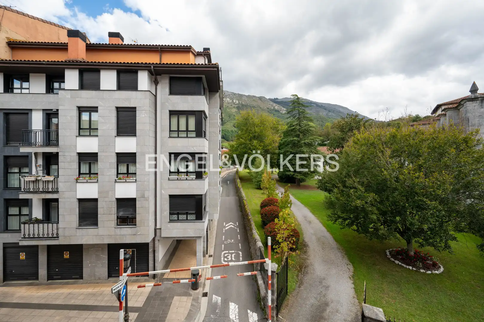 Vista exterior de Piso en venta en Azkoitia con Calefacción, Trastero y Balcón