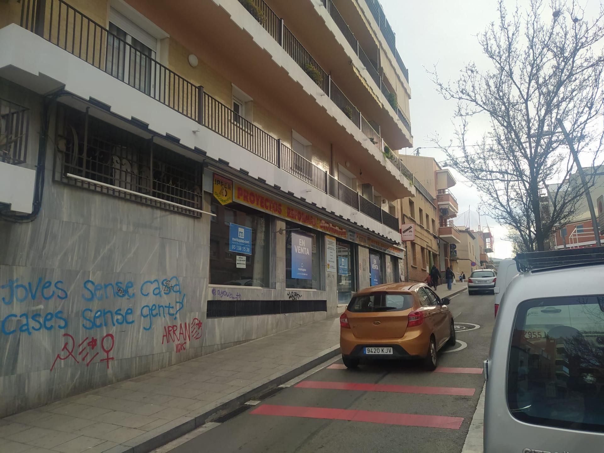 Vista exterior de Local en venda en Viladecans