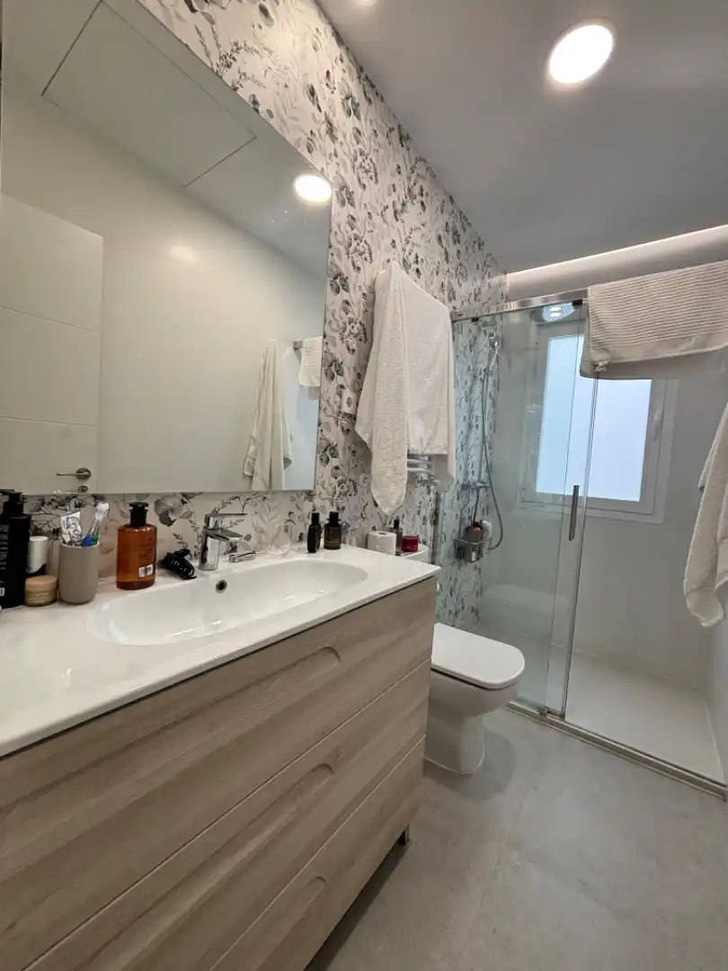 Badezimmer von Wohnung zur Miete in Madrid mit Klimaanlage, Heizung und Möbliert