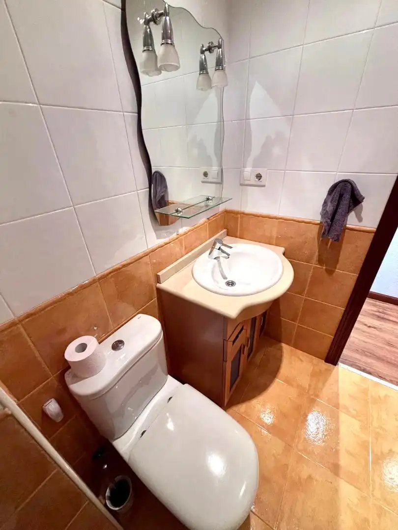Bany de Pis en venda en Gijón  amb Calefacció, Parquet i Terrassa