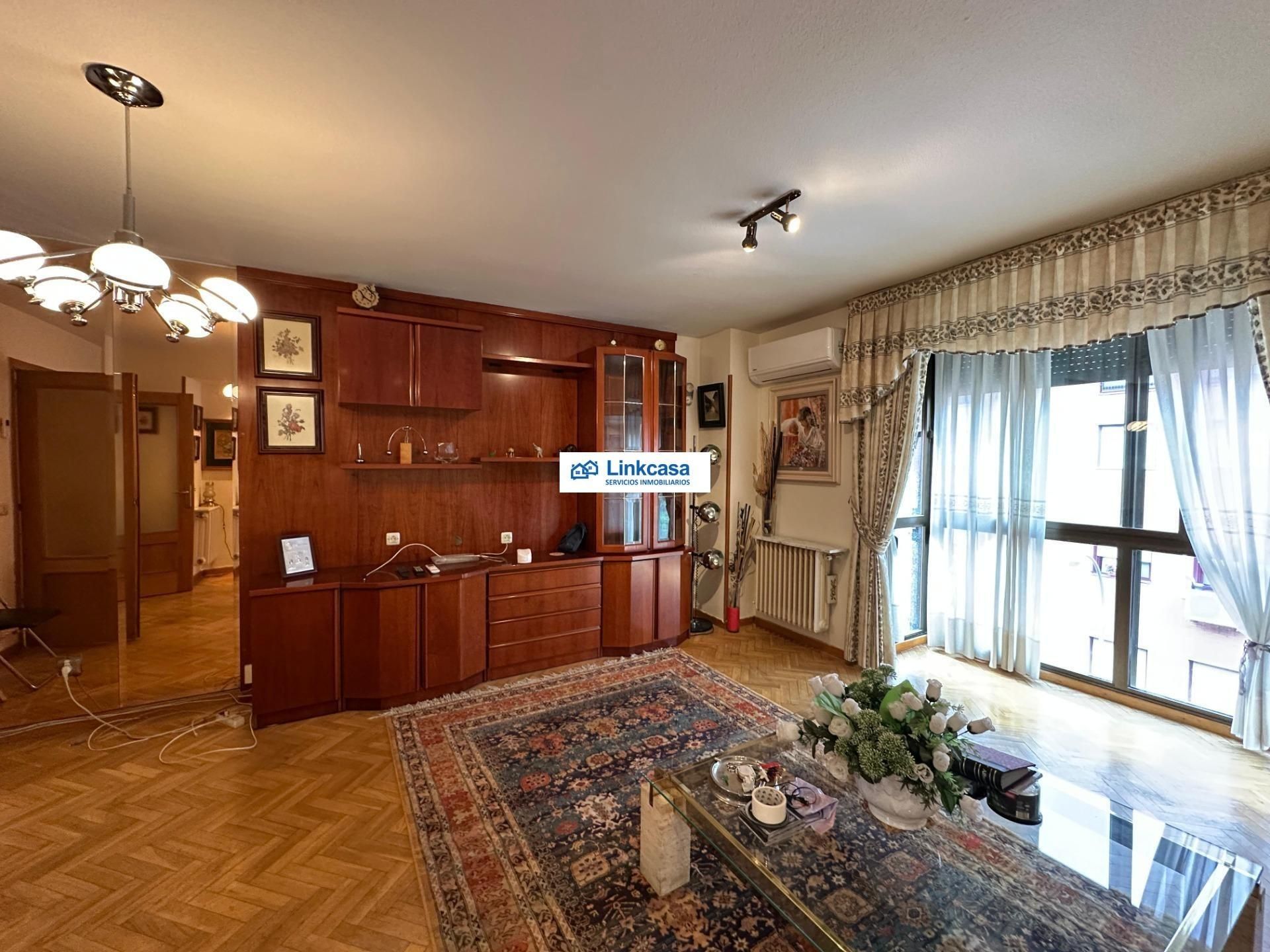 Living room of Flat for sale in  Madrid Capital  with Air Conditioner, Heating and Private garden