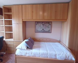 Bedroom of Flat to share in  Valencia Capital  with Furnished and Balcony