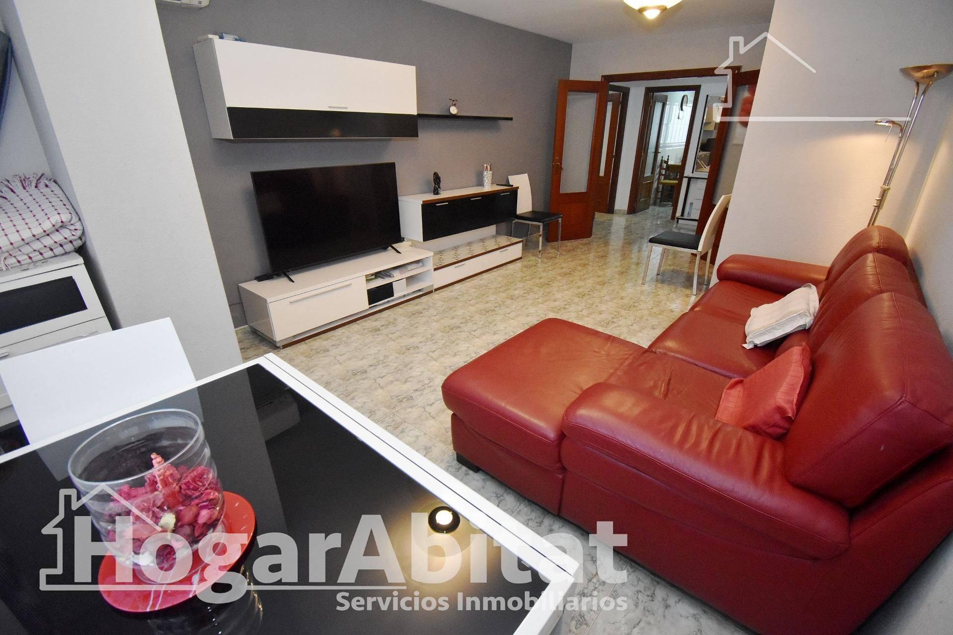 Living room of Flat for sale in Castellón de la Plana / Castelló de la Plana  with Air Conditioner, Storage room and Furnished