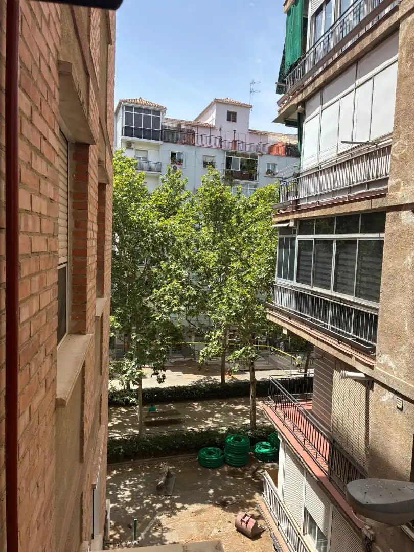 Vista exterior de Pis en venda en Granada amb Aire condicionat, Moblat i Rentadora