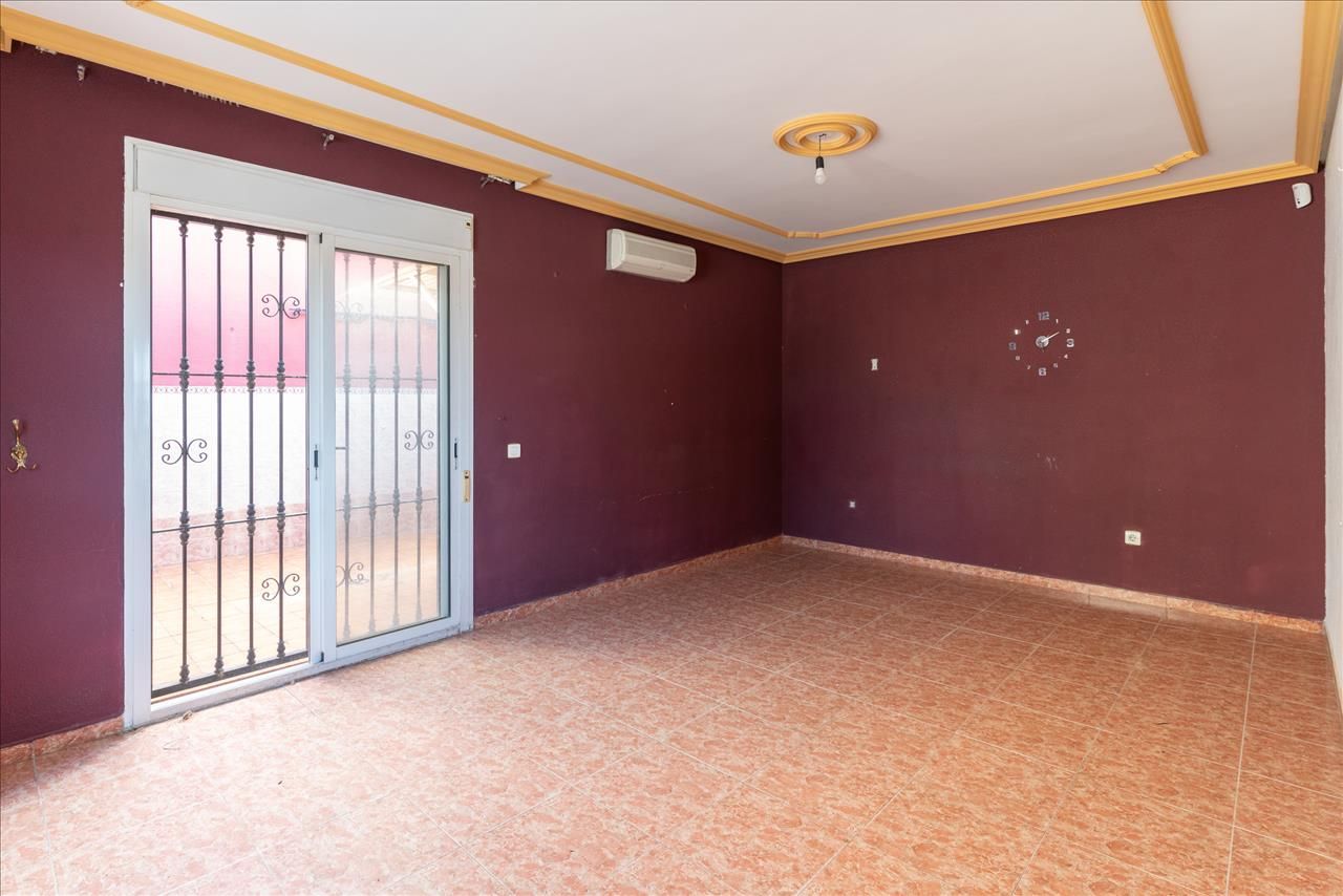 Casa adosada en venda en  Almería Capital amb Terrassa i Traster