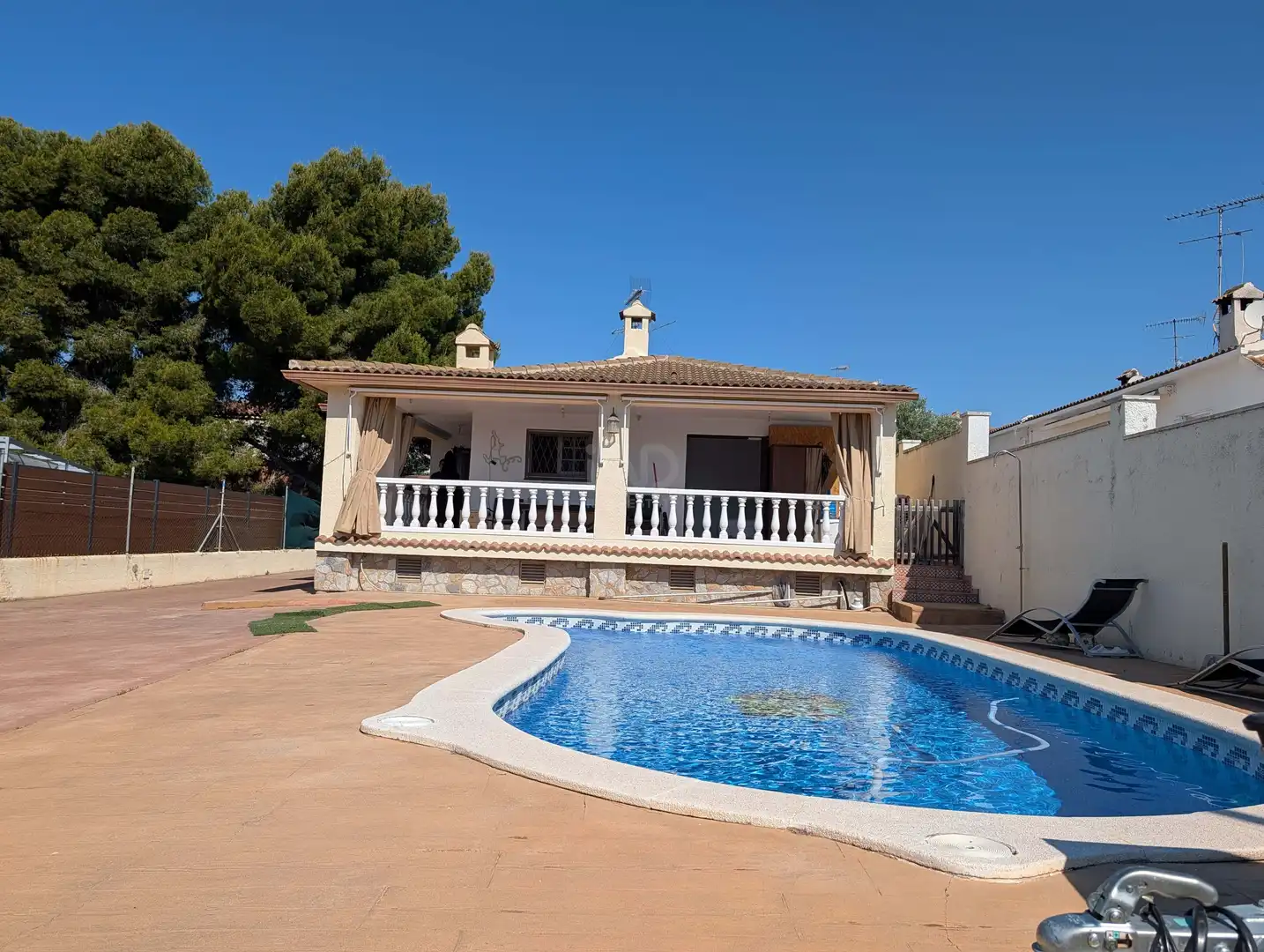 Piscina de Casa o xalet en venda en Cunit amb Aire condicionat, Calefacció i Terrassa