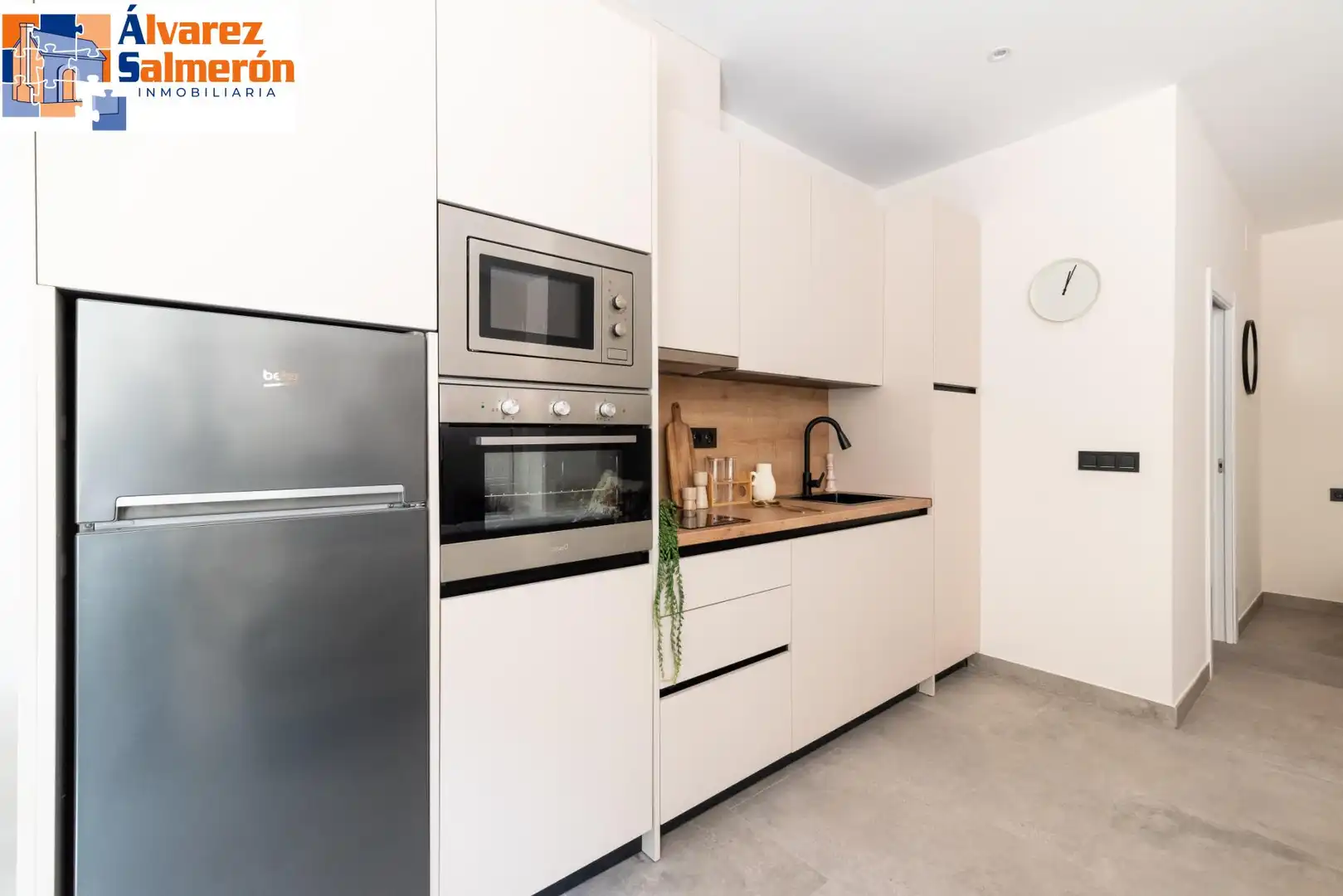 Kitchen of Study for sale in Granada  with Air Conditioner, Heating and Furnished