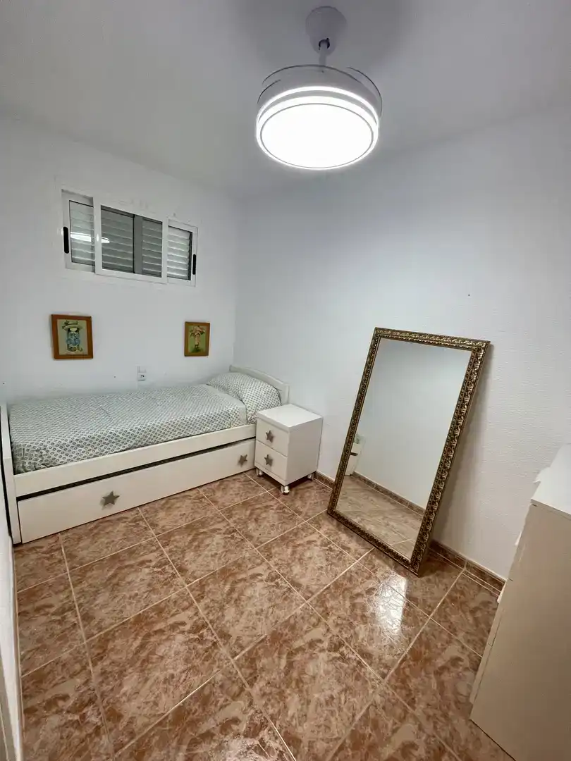 Habitación de Apartamento de alquiler en Benicasim / Benicàssim con Aire acondicionado, Piscina y Amueblado