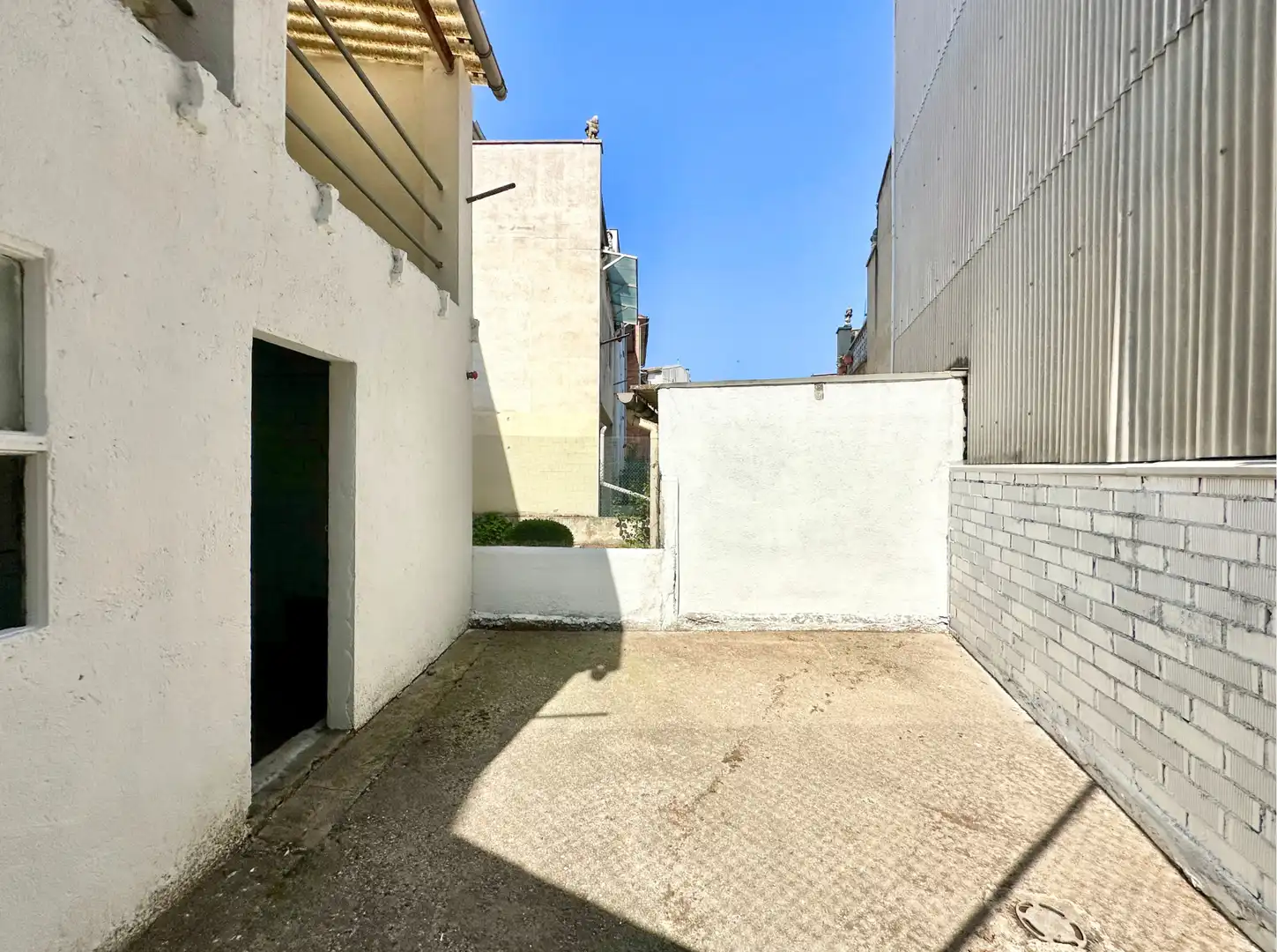 Vista exterior de Casa adosada en venta en Manlleu con Aire acondicionado, Jardín privado y Terraza