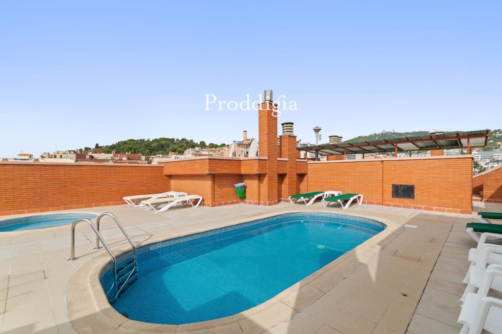 Swimming pool of Flat for sale in  Barcelona Capital  with Heating, Terrace and Swimming Pool