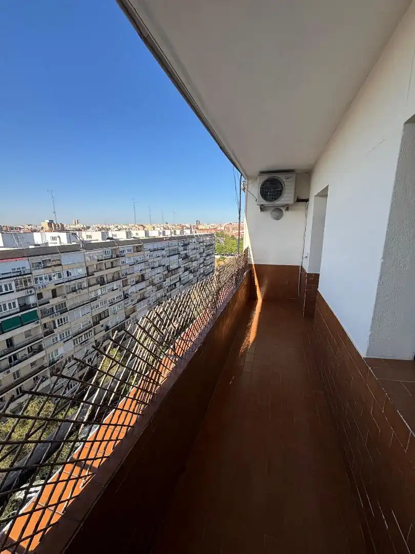 Balcony of Flat for rent in Madrid  with Air Conditioner and Heating