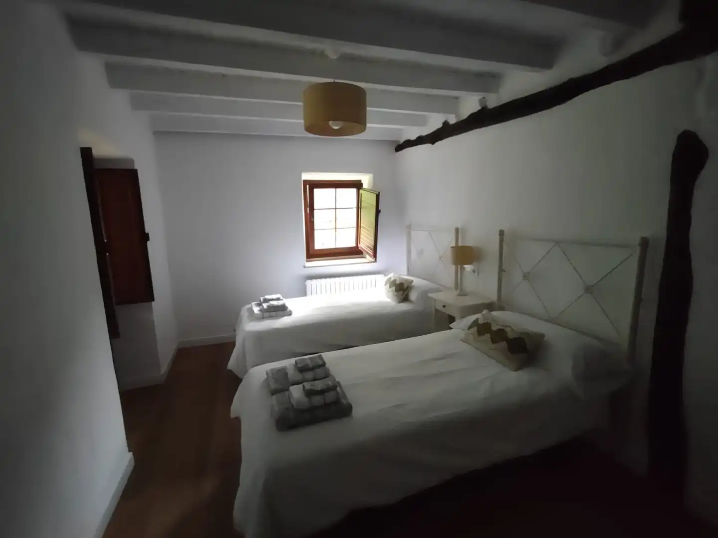 Dormitori de Casa adosada de lloguer en Riotuerto amb Calefacció, Jardí privat i Parquet