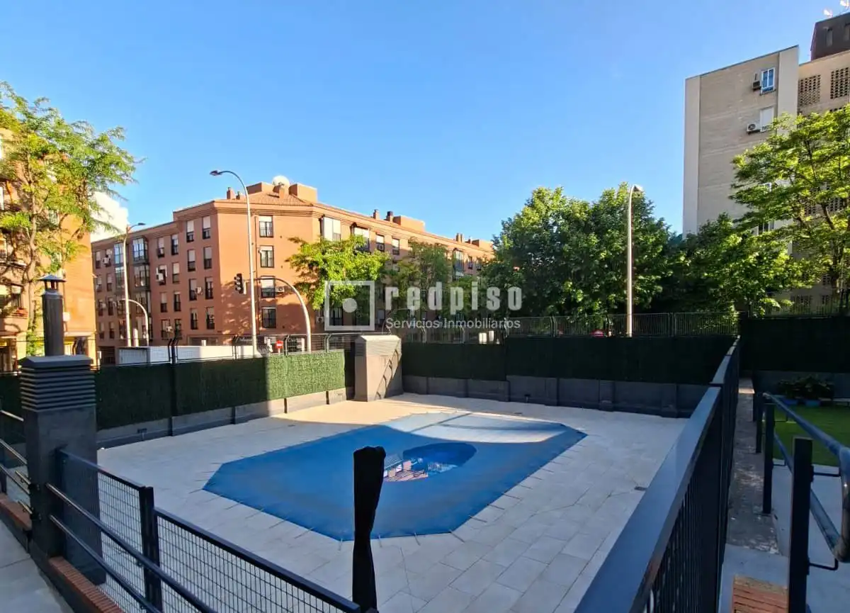Vista exterior de Pis en venda en Madrid amb Aire condicionat, Calefacció i Traster