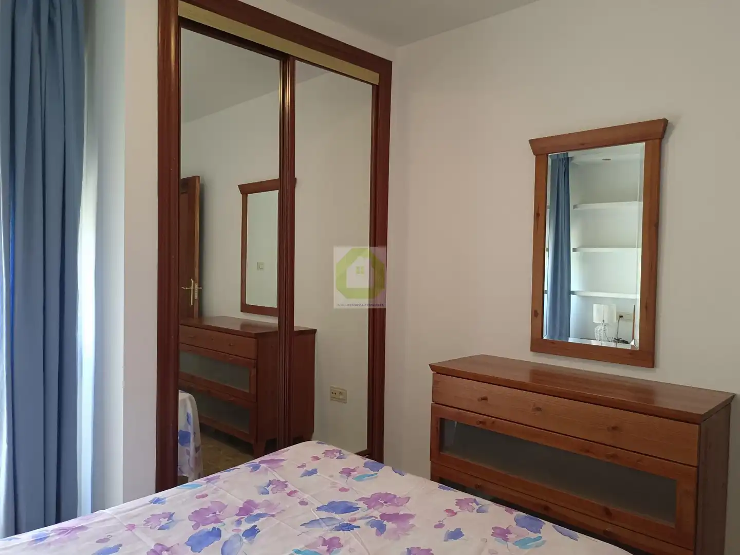 Habitación de Piso de alquiler en Granada con Calefacción, Trastero y Amueblado