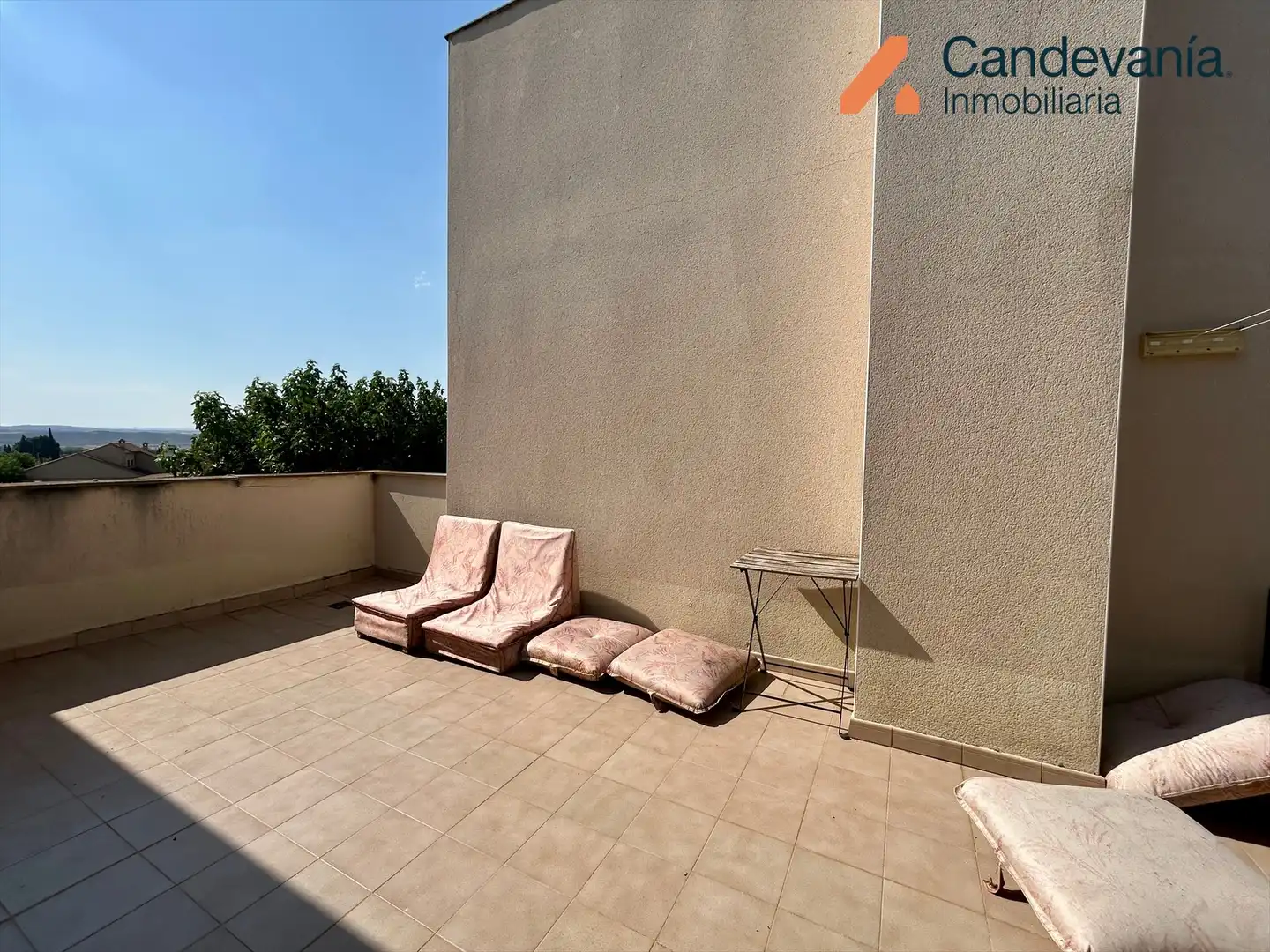 Terrassa de Casa adosada en venda en San Mateo de Gállego amb Aire condicionat, Calefacció i Jardí privat