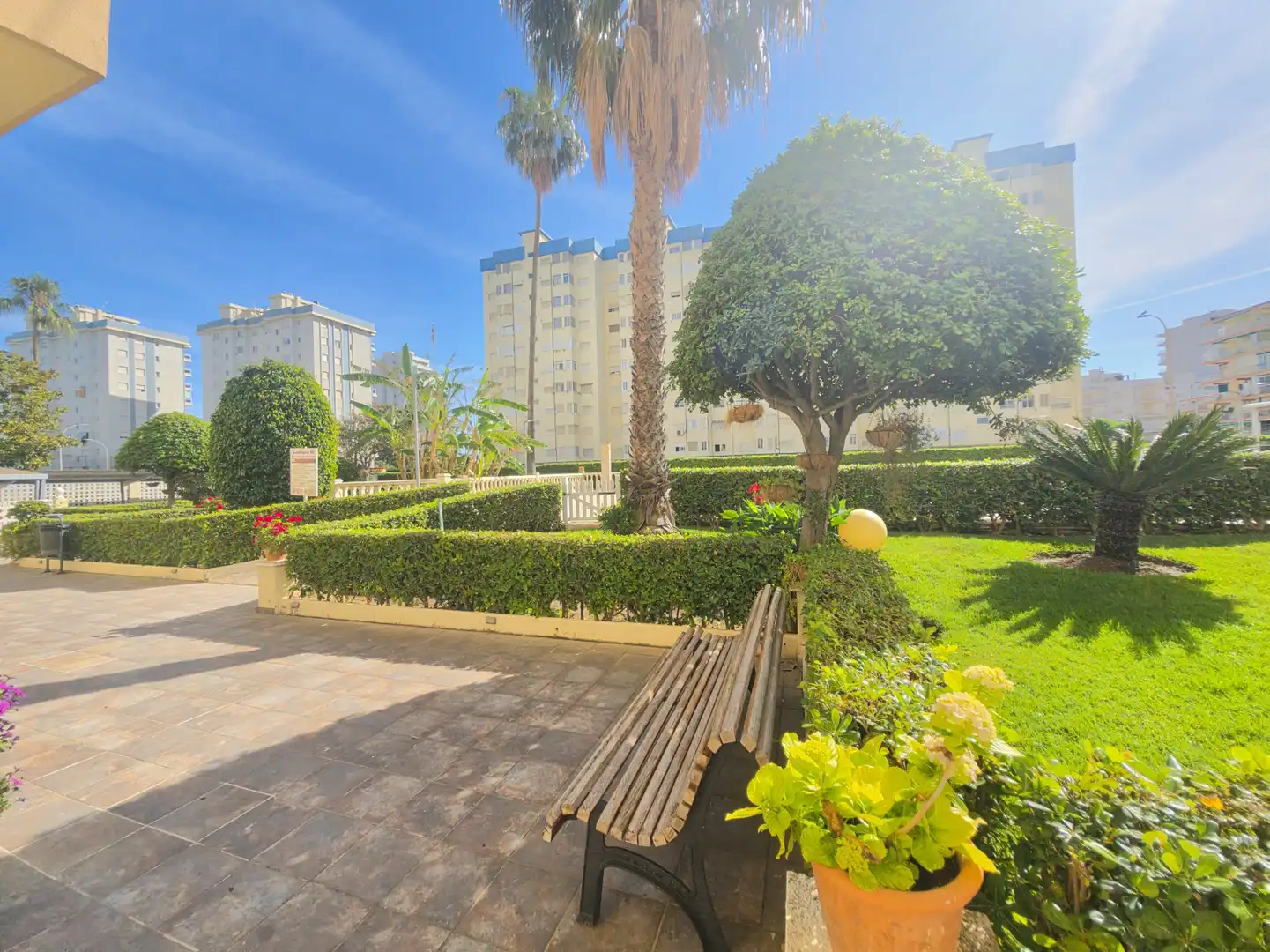 Vista exterior de Pis en venda en Gandia amb Aire condicionat, Calefacció i Jardí privat